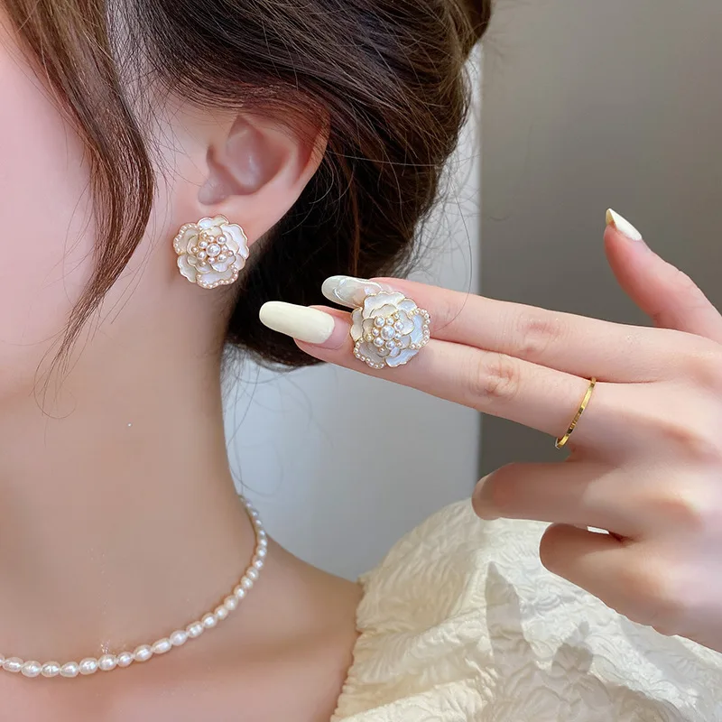 Rose Love Pearl Earrtop - slide 5