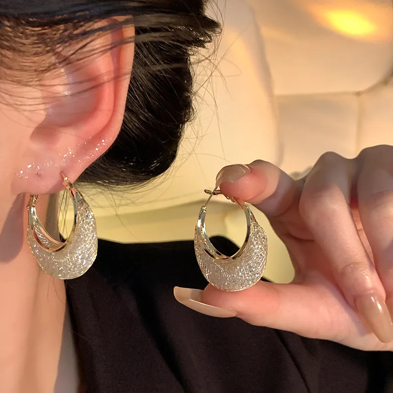 Shiny Mesh Wrapped With Rhinestones Earring