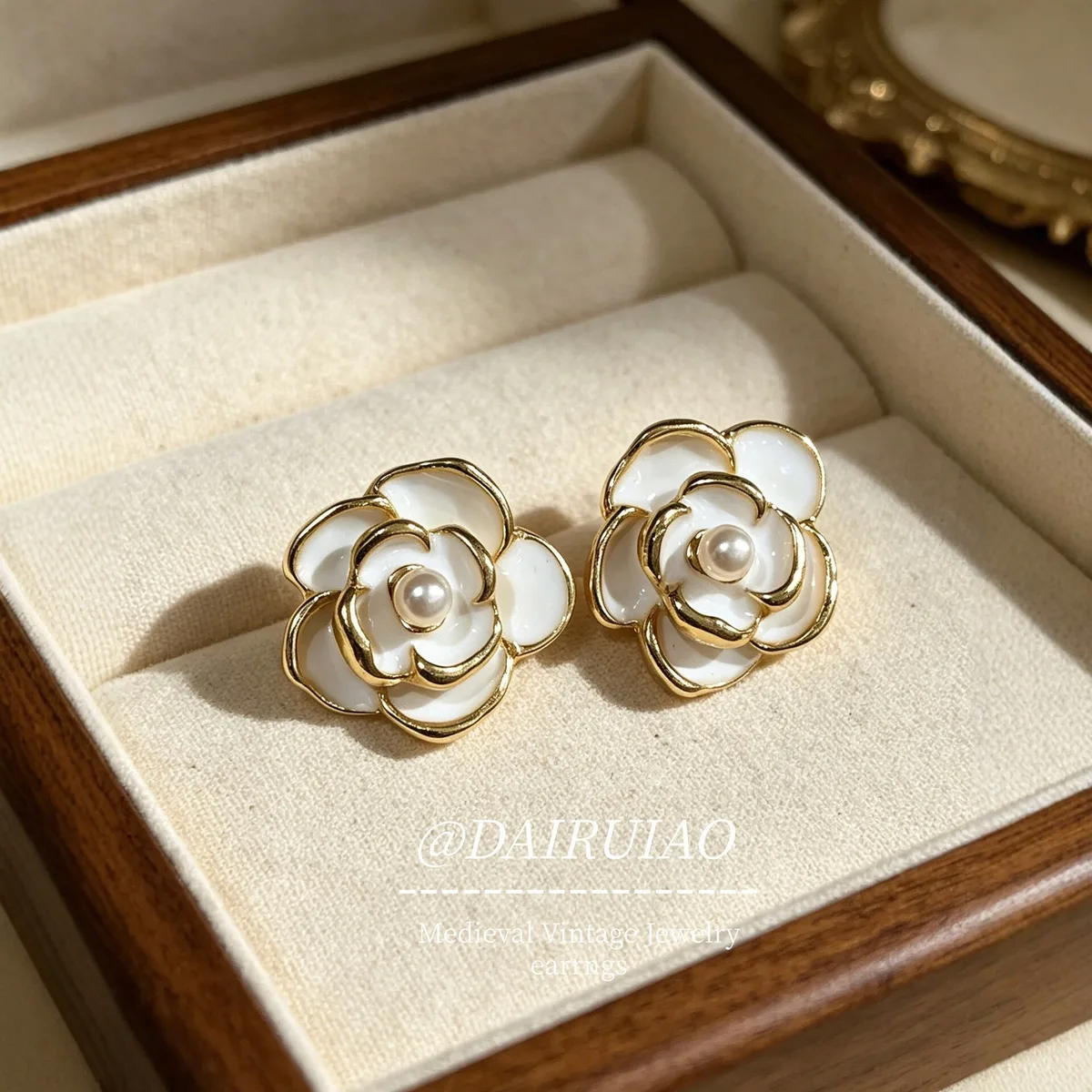 White Flower Mini Pearl Earrings