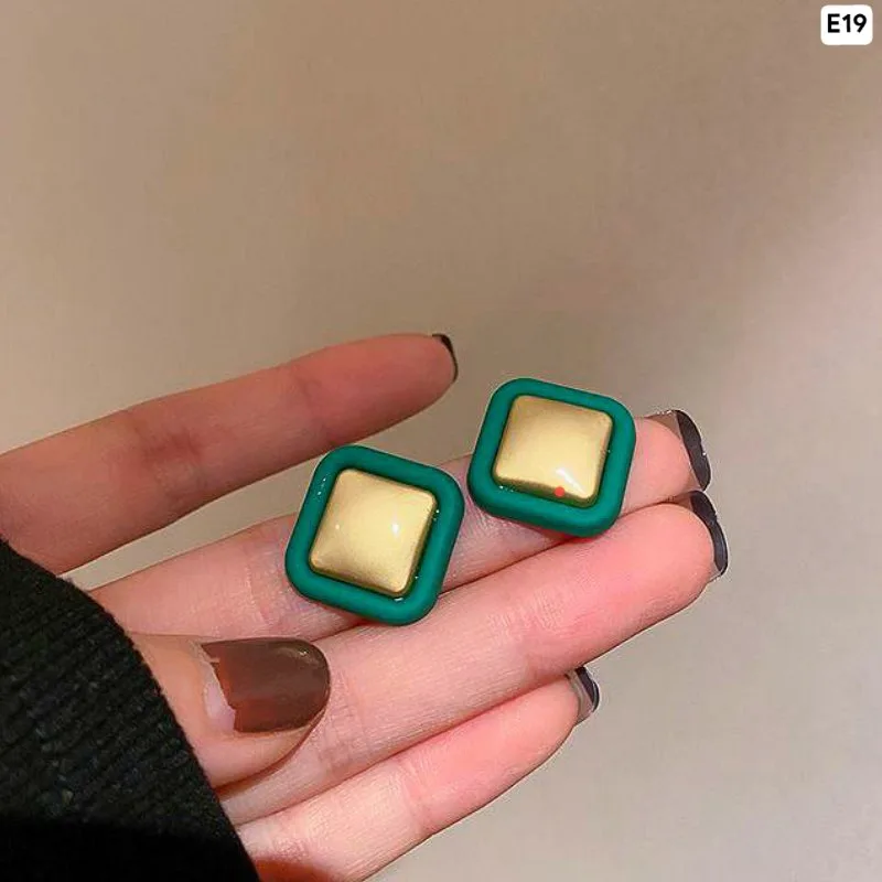 Centre Gold Square Earring