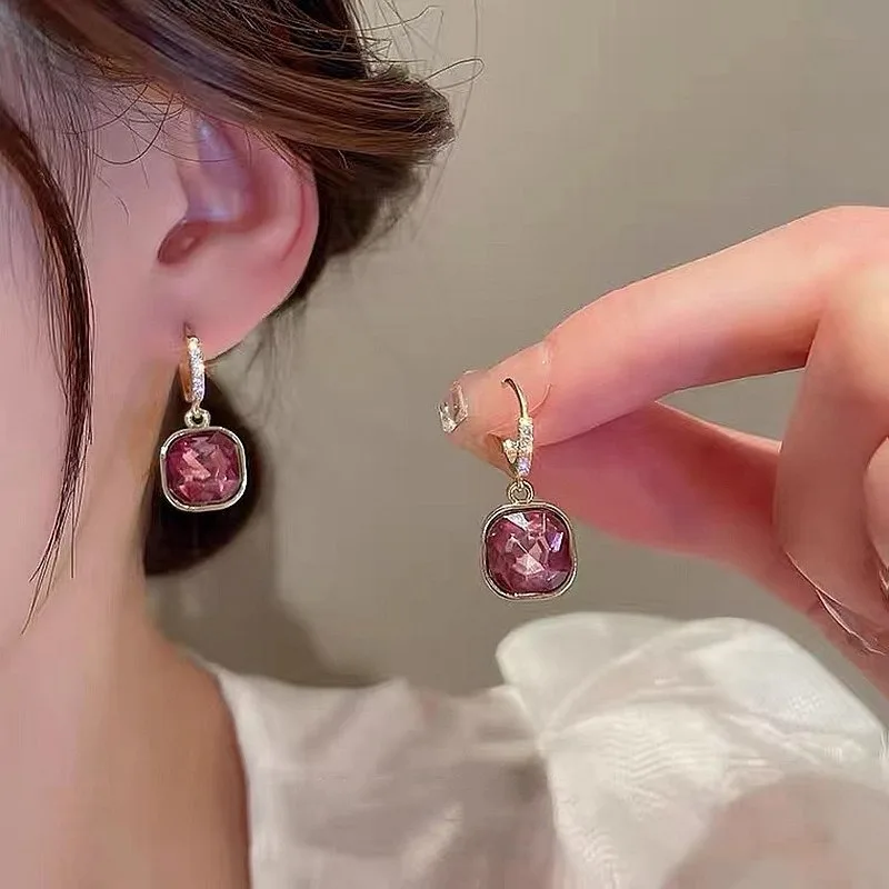 Real Stone Lock Earring - slide 4